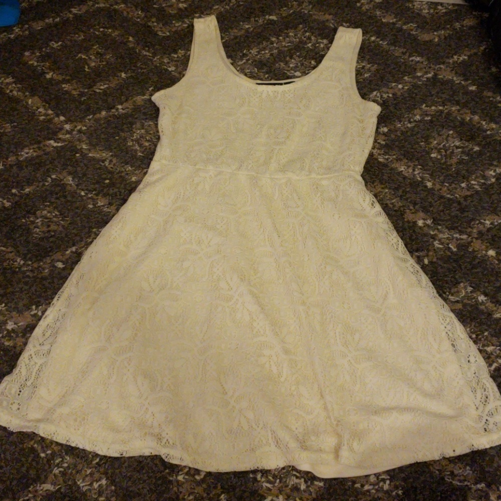 LAST CHANCE 4 for 10 Small cream lace dress